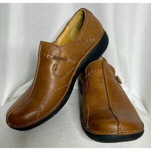 Clarks Unstructured Leather Side Slip On Shoes with Button Women's size 11
